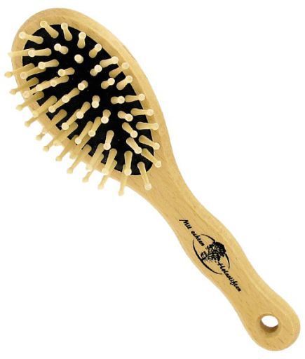 Escova de cabelo com cabos de madeira arredondados